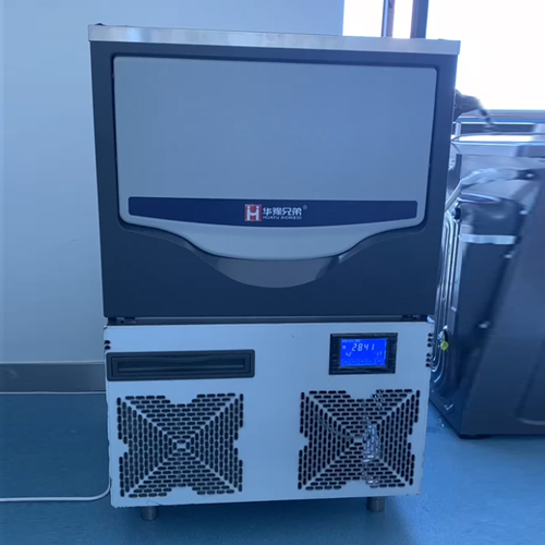 150公斤雪花制冰機(jī)交付某高校實(shí)驗(yàn)室