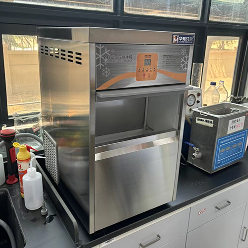 150公斤雪花制冰機(jī)交付河南某高校藥物研究院